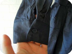 カシュクールシャツワンピースの袖のボタン