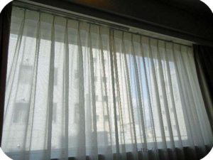 窓のカーテン